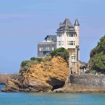 A classical French residence above the beautiful nature of Biarritz, France.