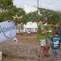A family joins Projects Abroad in Ecuador on the Conservation Project