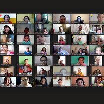 a large group of students in Zoom with teachers