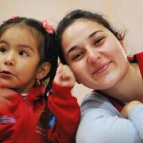 Volunteer with Child in Kindergarten in Cusco