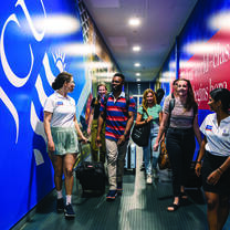 Students arriving to the welcome service