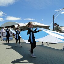 Children holding Argentina's flag