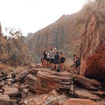 Enjoy hikes and a good cup of tea with the nomads of the region of the Todra mountains