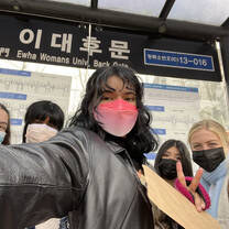 CIEE Seoul Mates on a scavenger hunt around the city
