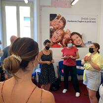tefl trainees in group discussion 