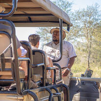 A Bushwise student conducts a game drive for fellow students, as part of his examination.