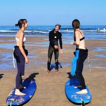 Surflessons gap year sportive and beach