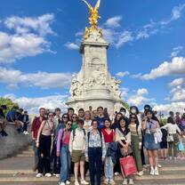 LMH Summer Programmes Students near Buckingham Palace on a day trip
