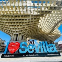 Intern at i love sevilla sign