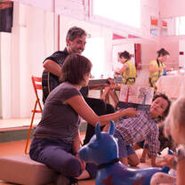 Help kids of the neighborhood to enjoy their holidays !