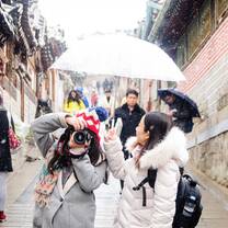 Students explore the timeless streets of Bukcheon-dong (photo by Robert Koehler)