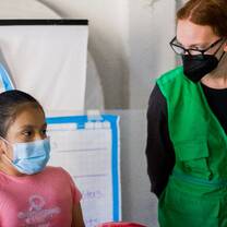 Volunteer works with children in our after school English workshops.