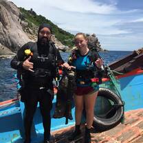 divers at boat