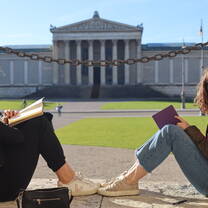 It's so cool where we write notes in Munich, Germany!