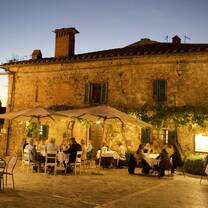 Dinner in Tuscany, so much better than a high school caff!