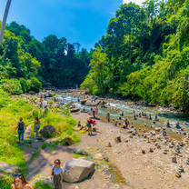 Backpacking Bali group swimming