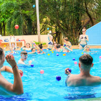 Backpacking Thailand group at pool 