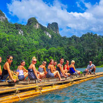 Backpacking Thailand: Group canoeing