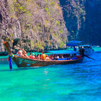 Backpacking Thailand: island lagoon