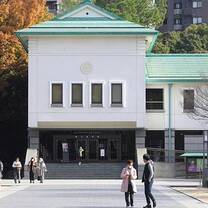 Learn about the ancient Samurai history and also the art of tea consumption during the empires of yesteryear on our trip to the Tokugawa Art Museum, which is also is based around a beautiful park that participants can explore.