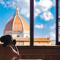 Student photographing the Duomo