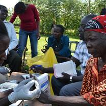 Volunteers Kenya malaria treatment