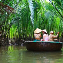 Backpacking Vietnam: Canoe 