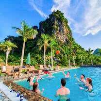 Backpacking Vietnam: Swimming in Thailand 