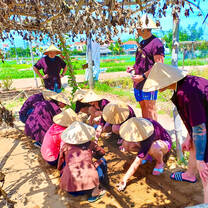 Backpacking Vietnam: Group with locals