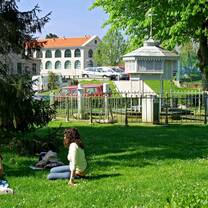 Students relaxing at the University of Santiago campus