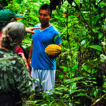 students discovering Amazon fruits