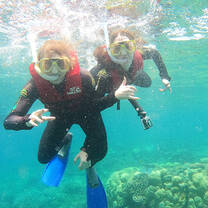 EF Gap Year students snorkeling the Great Barrier Reef