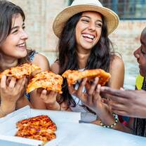 IFA students enjoying pizza in a piazza in Italy