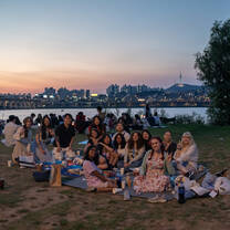 Women at picnic on the Han River