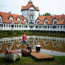 Angloville: Discover the World 
