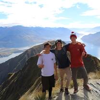 Students in front of a beautiful New Zealand mountainscape