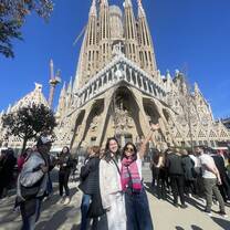 Two study abroad students in front of the Basílica de la Sagrada Família in Barcelona, Spain
