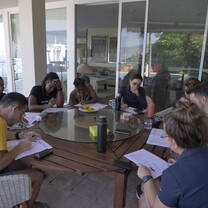 Round table Spanish lessons