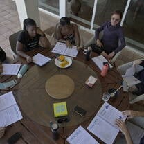 Round table Spanish lesson