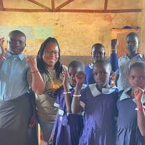 kenyan children with volunteer