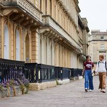 UoB Students walking through Clifton Village_CREDIT: Dan Rowley 