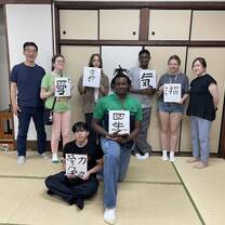 Everybody did a very nice try at their first Calligraphy lesson.