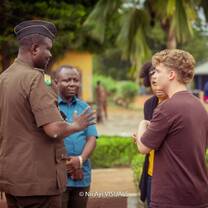 A volunteer talks with prison and police officials 