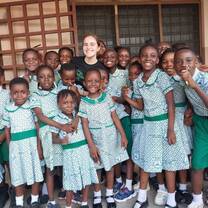 Group photo volunteer with students