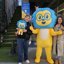 LTL staff members Manuel and Esther at the LTL Seoul entrance