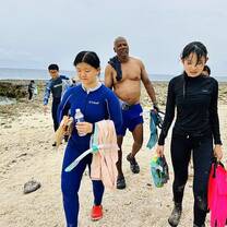 Students on a fun field trip to the ocean