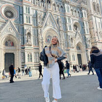 AIFS Abroad participant posing at the Duomo
