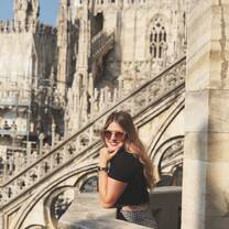 AIFS Abroad participant at the steps in Milan