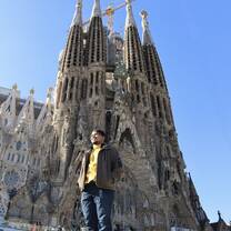 AIFS Abroad participant at La Sagrada Familia