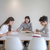 IB Chinese tutor Hong Kong small group class in Central
